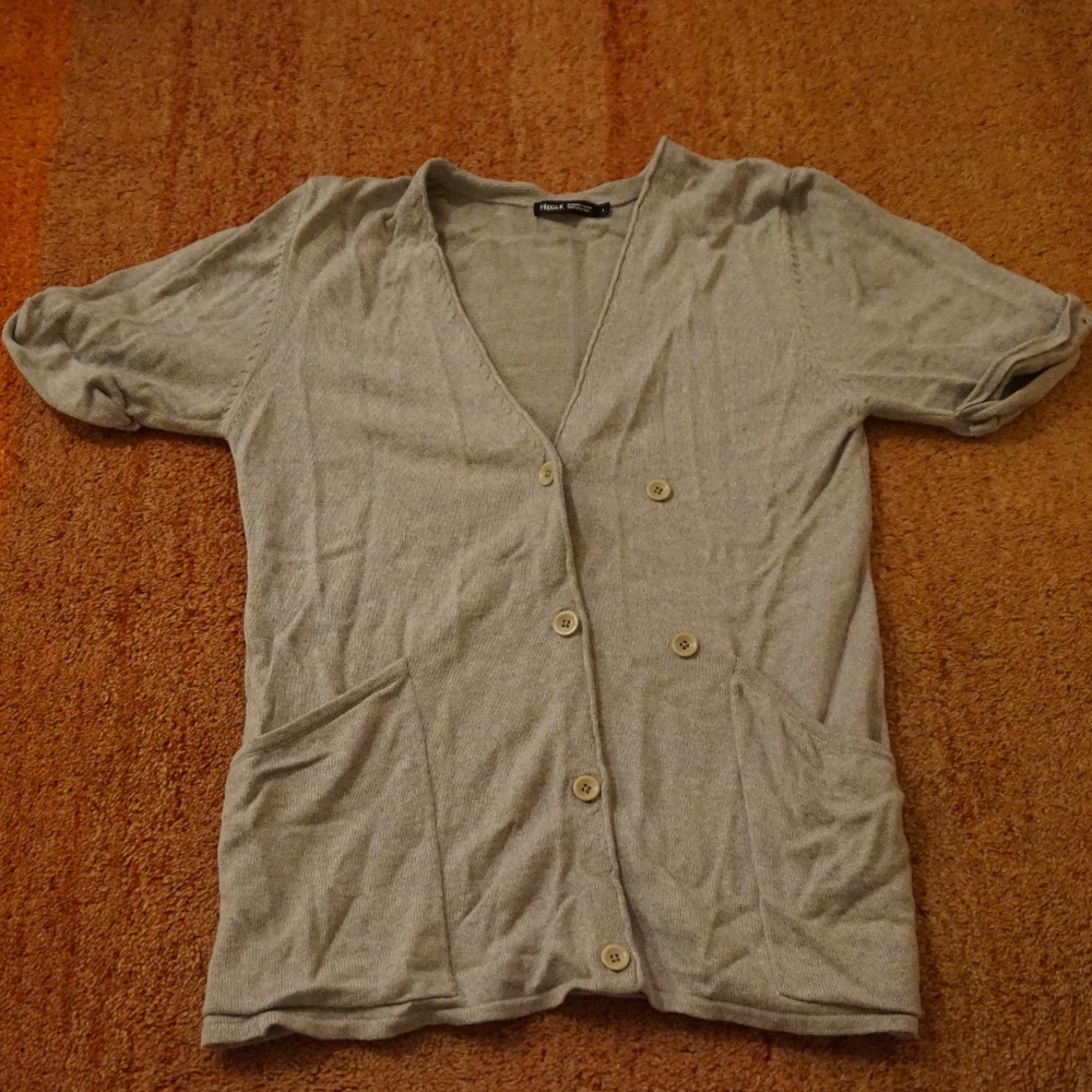 Light Gray Short-sleeved Cardigan